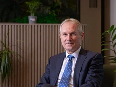 Csaba Kőrösi, copyright: -